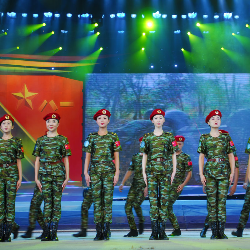 7、贝雷帽女兵.JPG